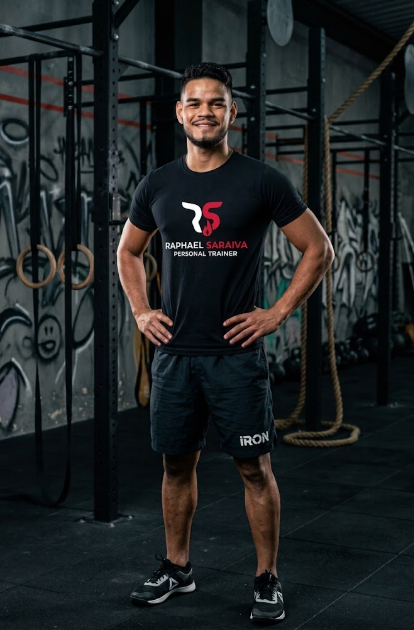 Raphael Saraiva, personal trainer, na academia
